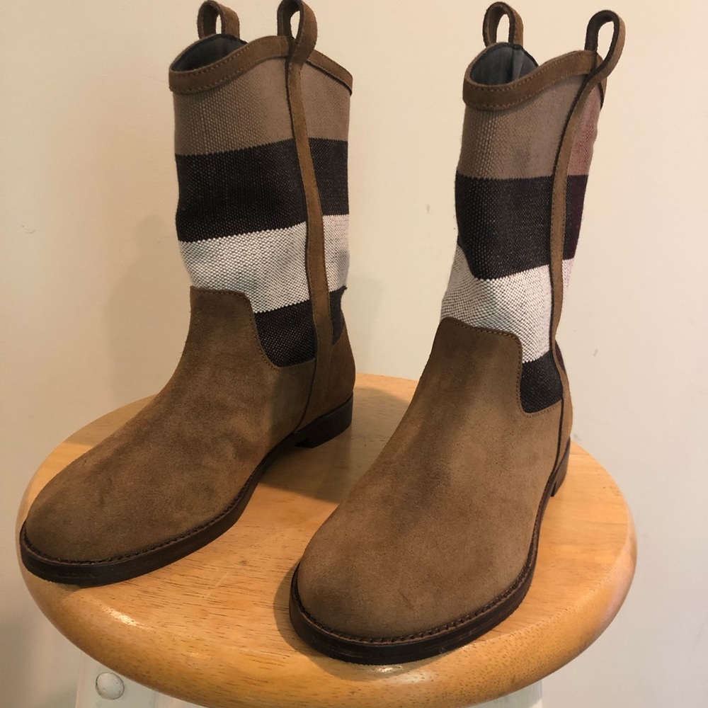 Burberry boots kids size 33